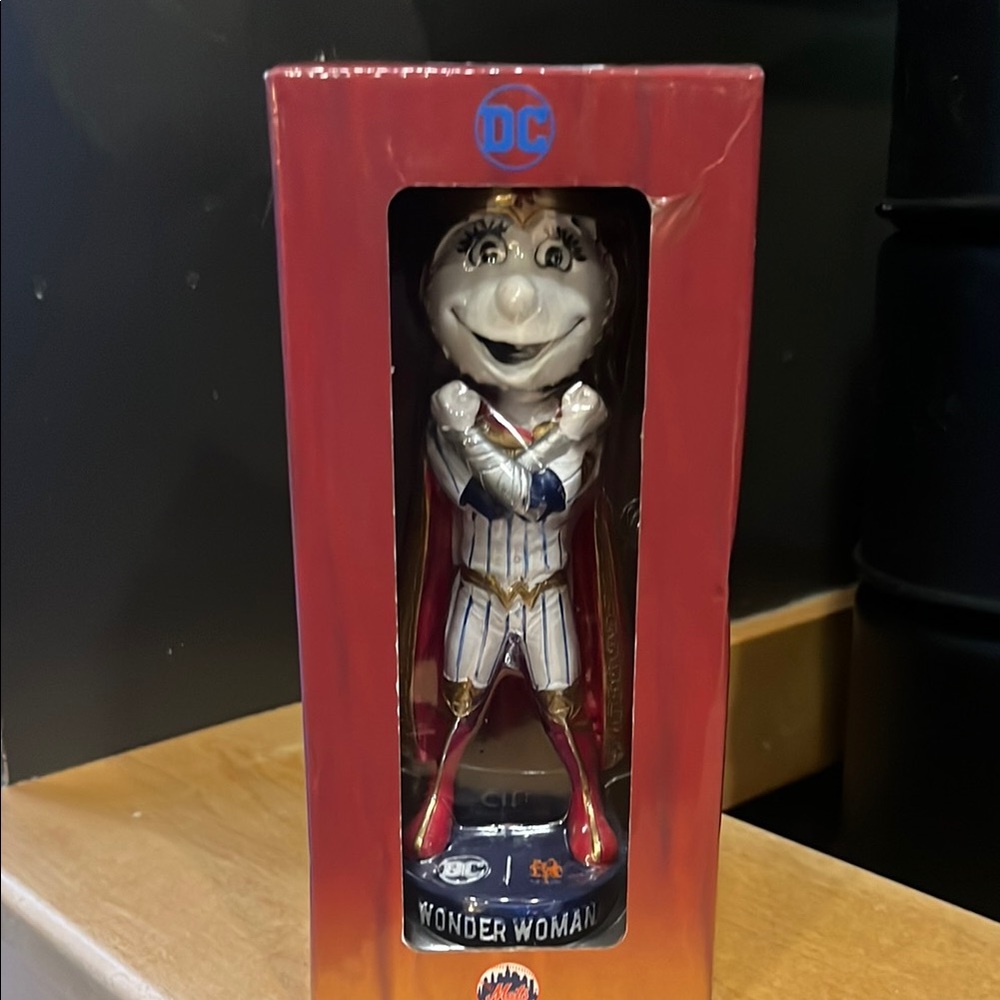 DC Wonder Woman Bobblehead - Red and White